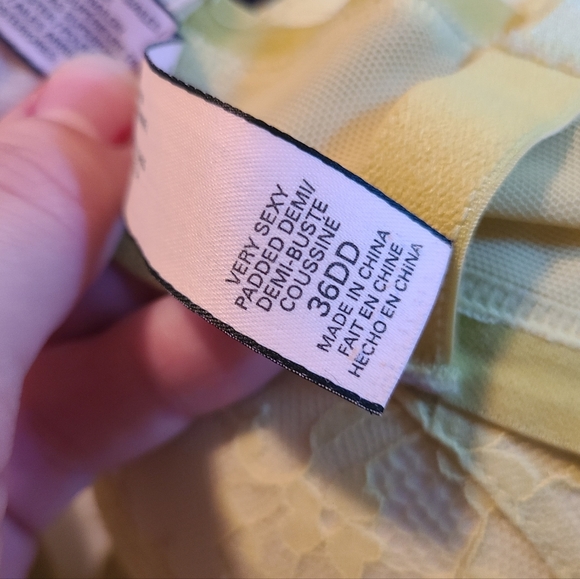 La Senza & Victoria's Secret bras 36DD - Picture 5 of 8